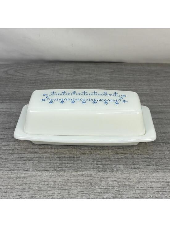 Pyrex Other - VTG Pyrex 60s Snowflake Garland Butter Dish & Lid